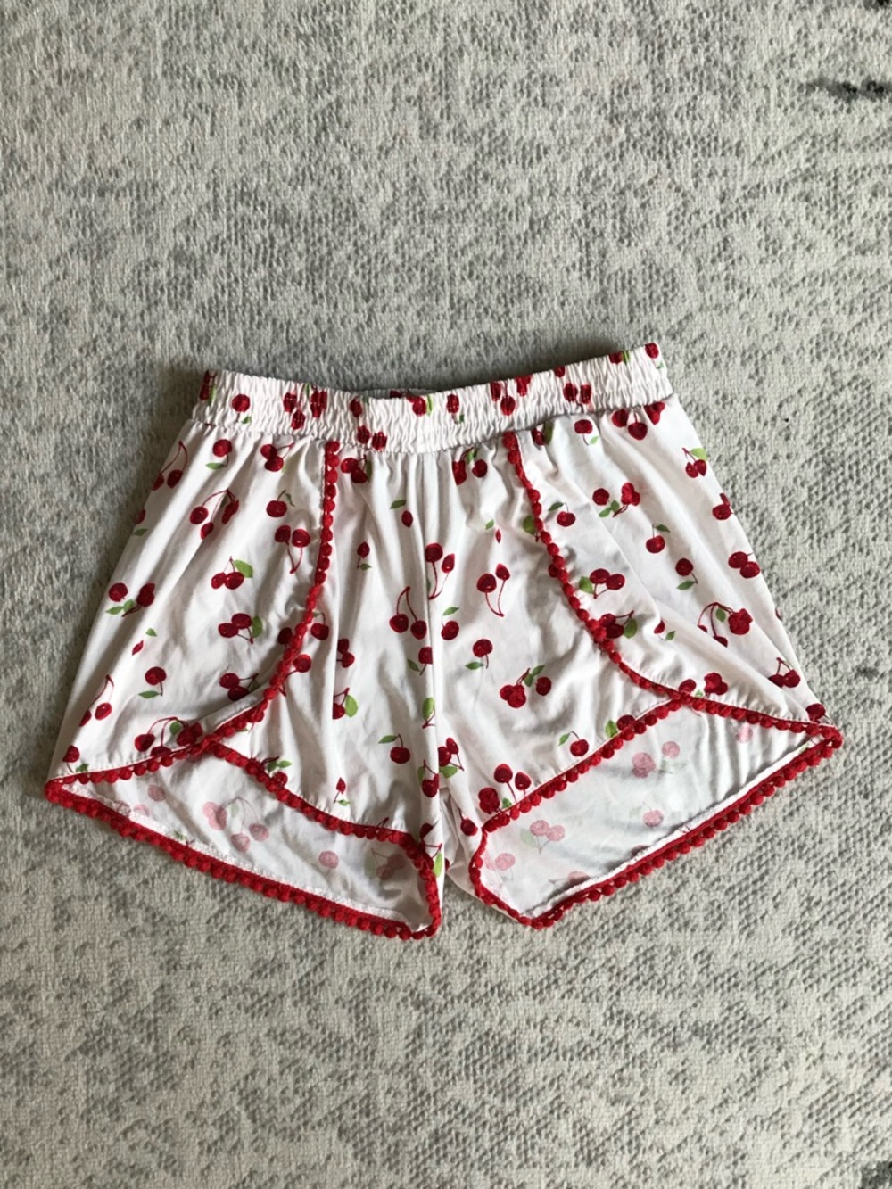 Rue21 White Cherry Print Women's mini dolphin Shorts with crochet Red Trim S - Picture 3 of 15